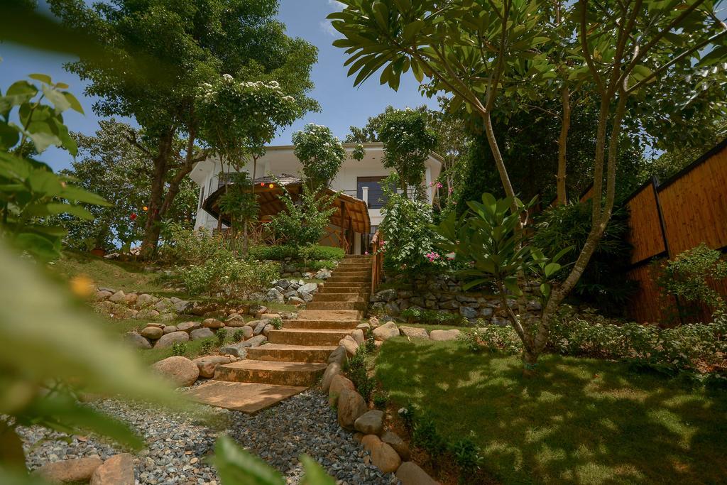 Hilltop Pool And Villa Puerto Princesa Bagian luar foto