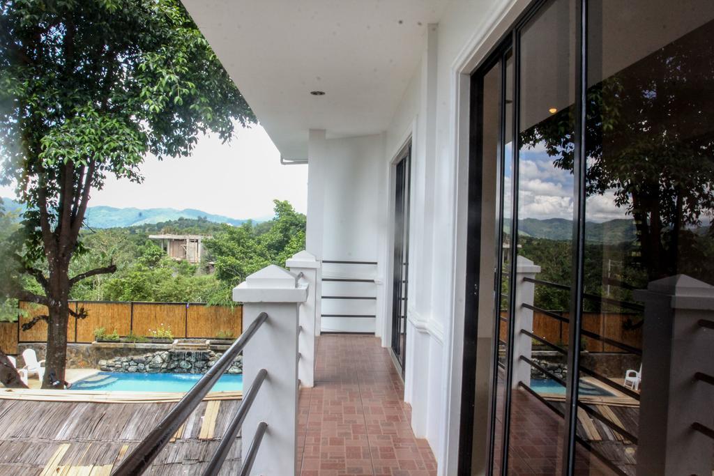 Hilltop Pool And Villa Puerto Princesa Bagian luar foto
