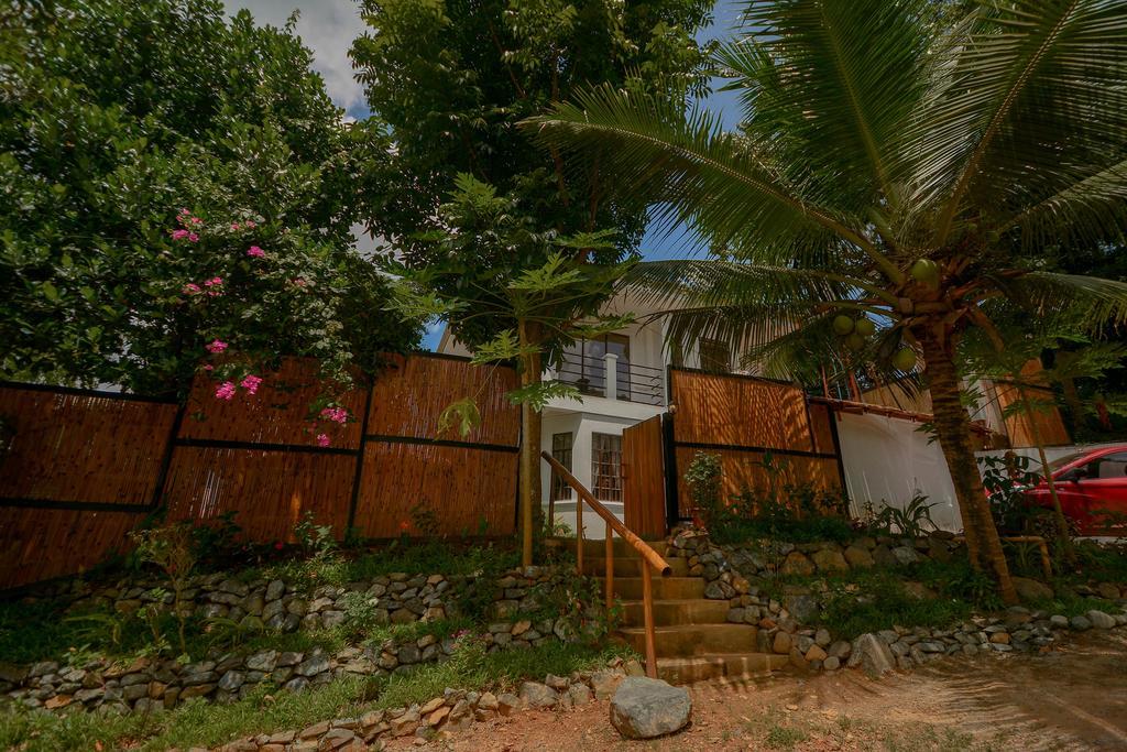 Hilltop Pool And Villa Puerto Princesa Bagian luar foto