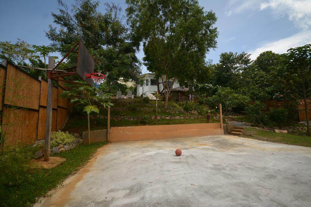 Hilltop Pool And Villa Puerto Princesa Bagian luar foto