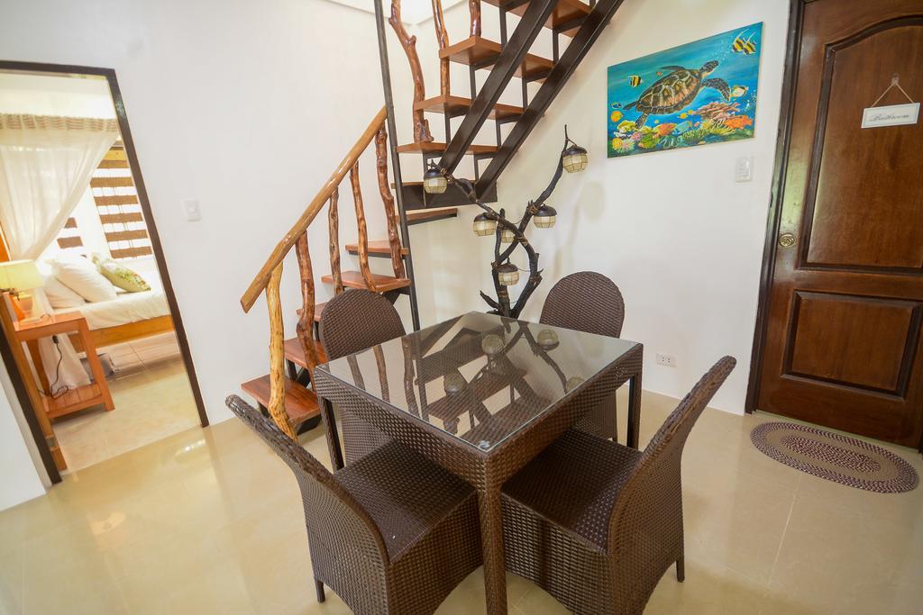 Hilltop Pool And Villa Puerto Princesa Bagian luar foto