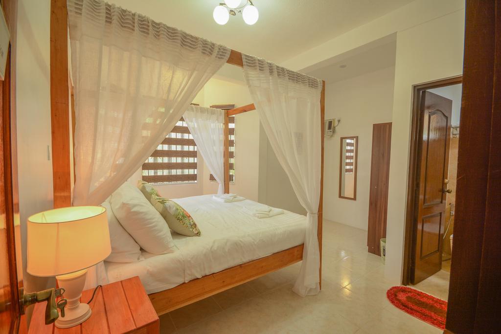 Hilltop Pool And Villa Puerto Princesa Bagian luar foto