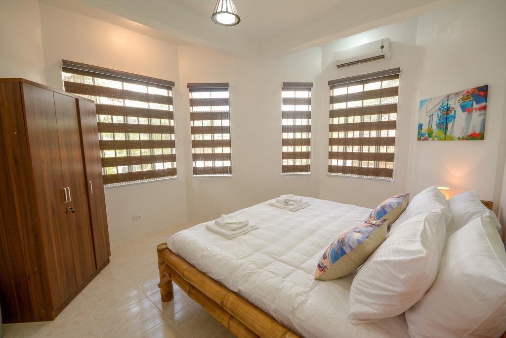 Hilltop Pool And Villa Puerto Princesa Bagian luar foto