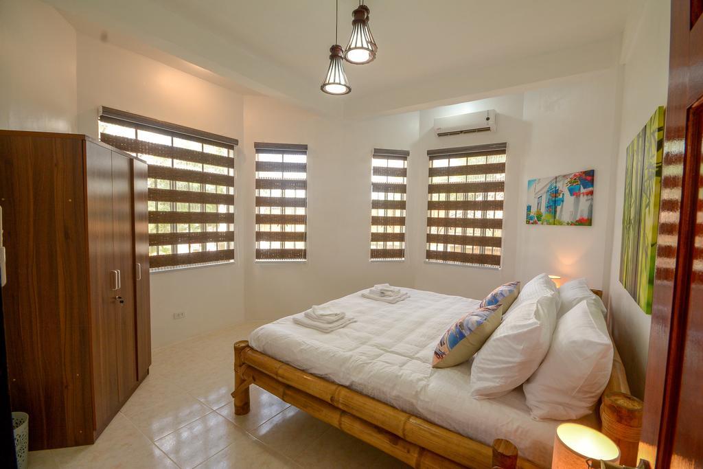 Hilltop Pool And Villa Puerto Princesa Bagian luar foto