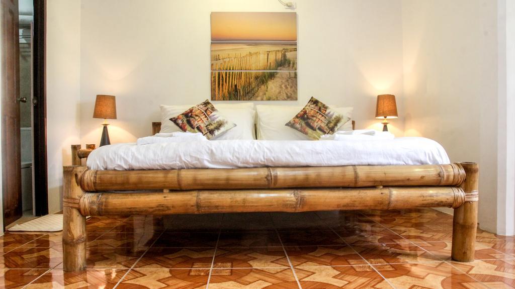 Hilltop Pool And Villa Puerto Princesa Bagian luar foto