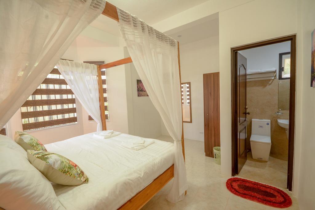 Hilltop Pool And Villa Puerto Princesa Bagian luar foto