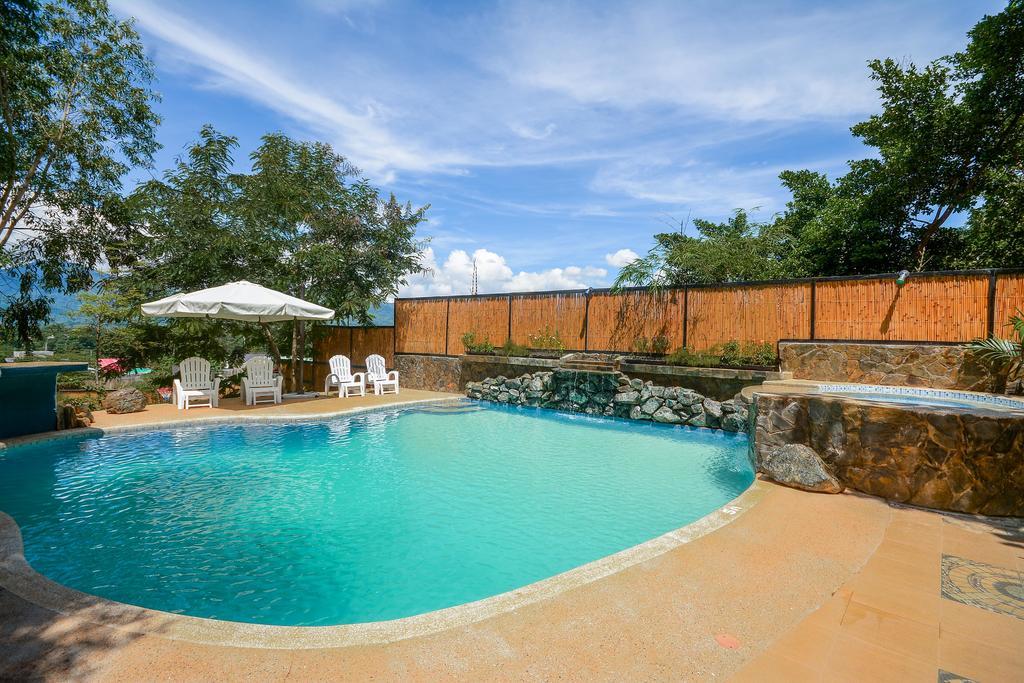 Hilltop Pool And Villa Puerto Princesa Bagian luar foto