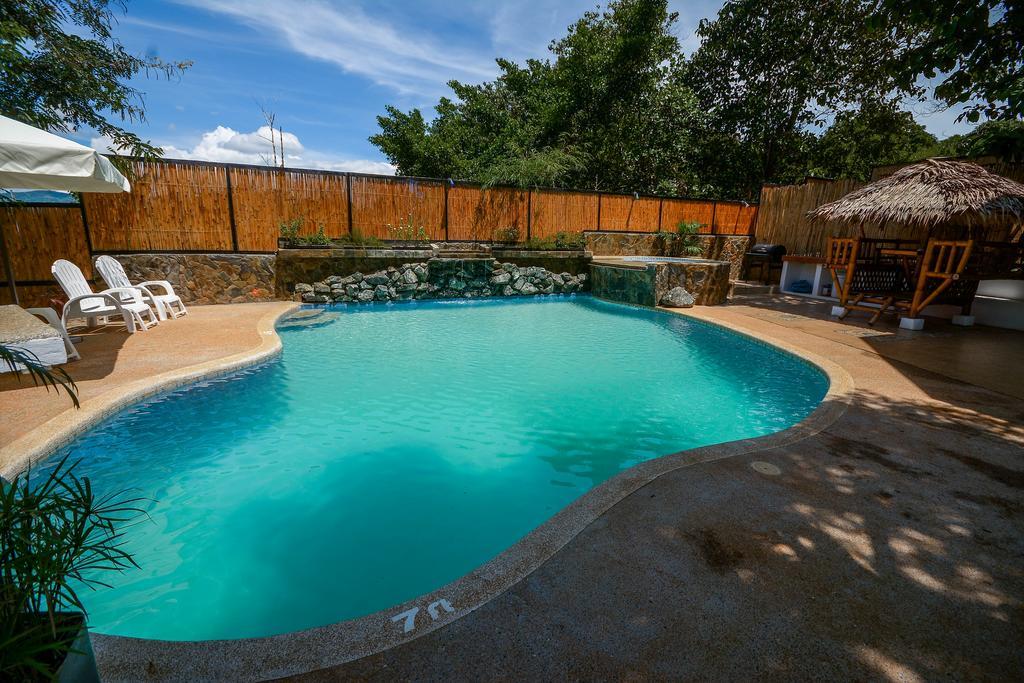 Hilltop Pool And Villa Puerto Princesa Bagian luar foto