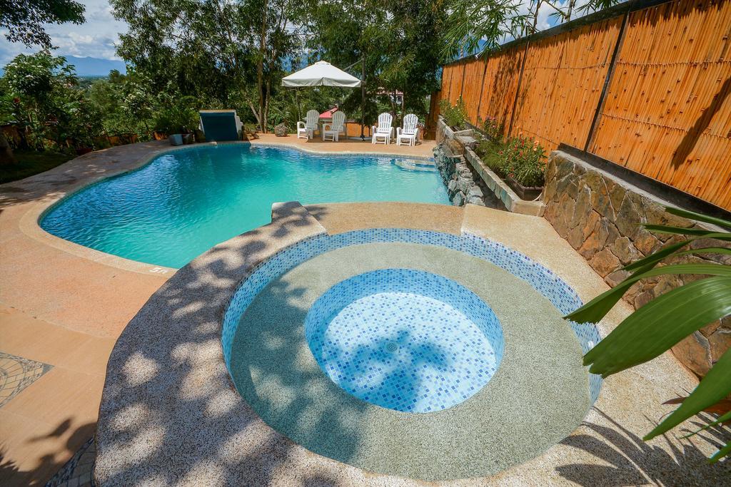 Hilltop Pool And Villa Puerto Princesa Bagian luar foto