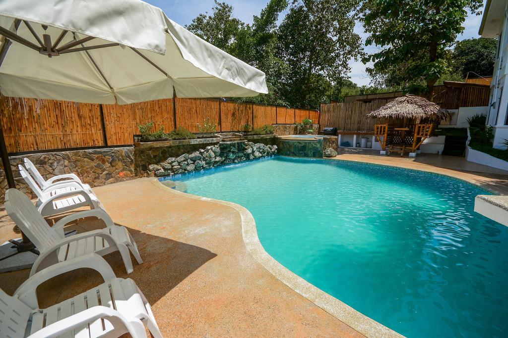 Hilltop Pool And Villa Puerto Princesa Bagian luar foto