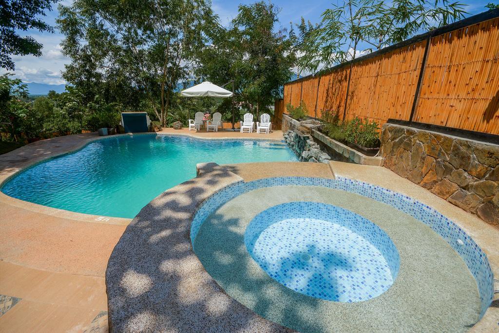 Hilltop Pool And Villa Puerto Princesa Bagian luar foto